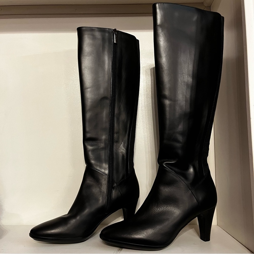 Aquatalia black boot